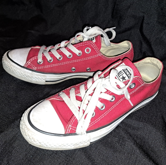 Used Red Converse - Picture 1 of 4